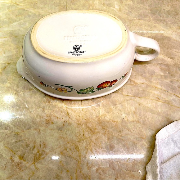 Pfaltzgraff Berry Basket Gravy Boat.  Made in USA - Picture 14 of 14